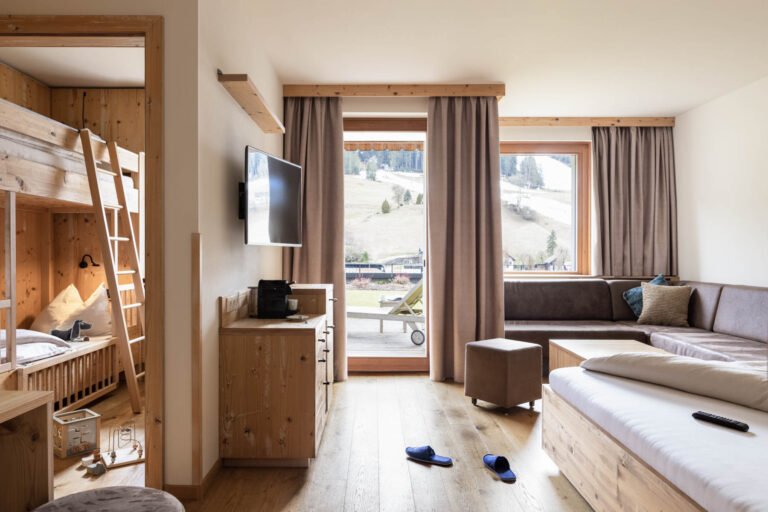 Premium Suite Liesl with a children's sleeping area
