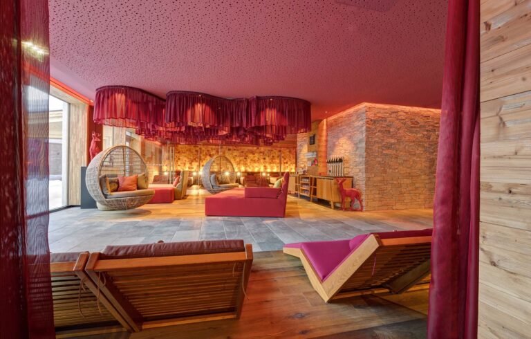 Relaxation zone in the adults-only sauna world