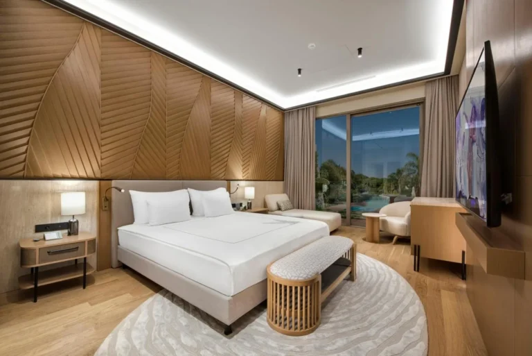Grand Family Suite at Regnum The Crown