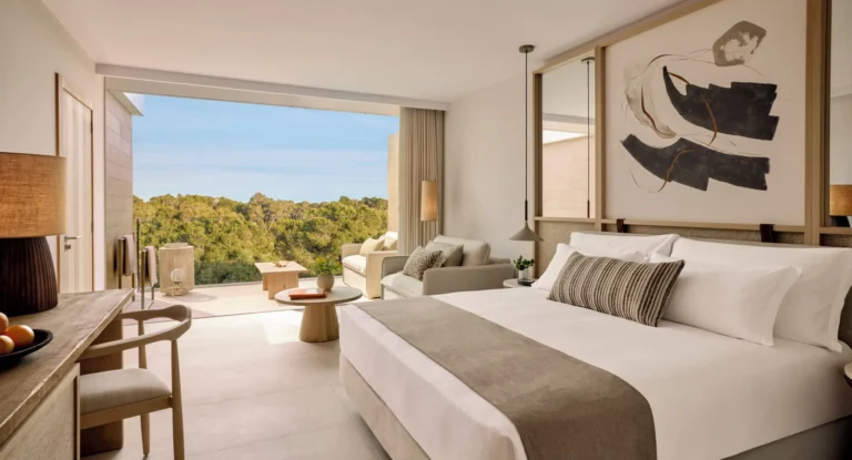 Seventy-square-metre Family Room with garden view and interconnected family accommodation