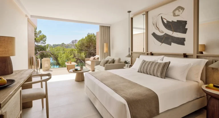Superior Double Room with balcony and partial Mediterranean sea view