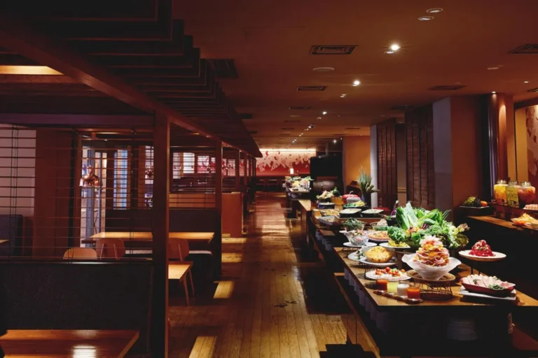 Long buffet display with prepared dishes at RISONARE Yatsugatake