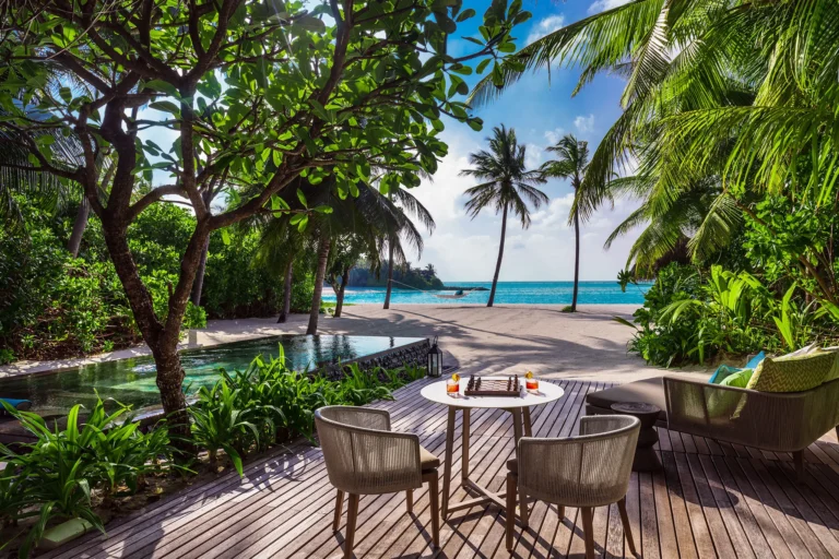 Beach Villa with Pool Queen at One&Only Reethi Rah with private pool for families