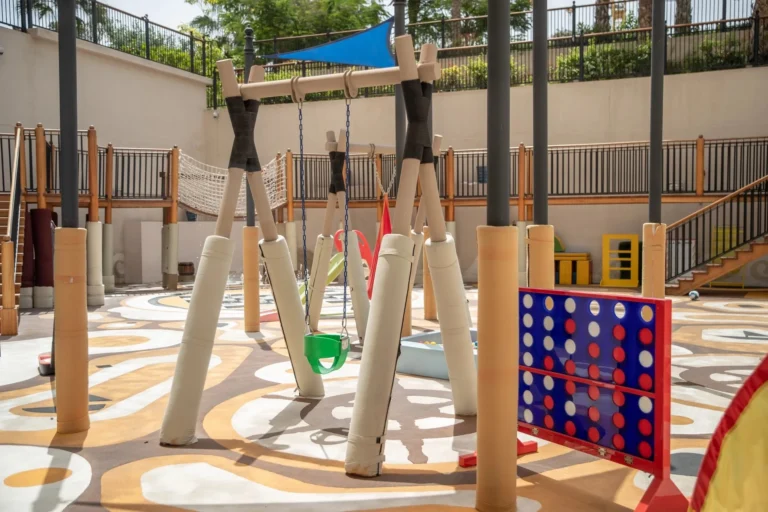 Craft session at the KiDS Club, Jumeirah Al Naseem