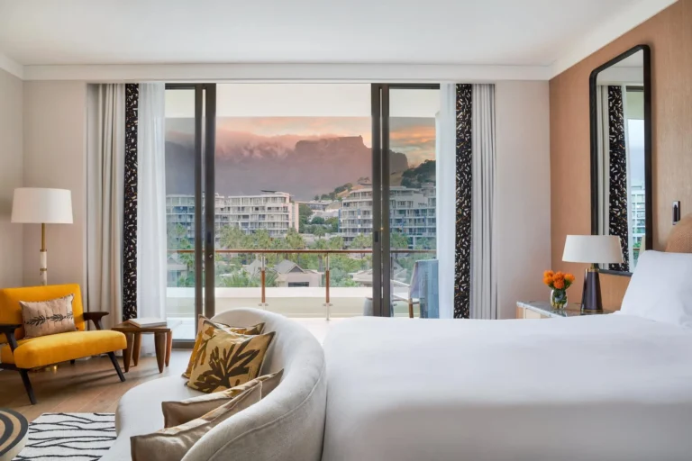 Marina Mountain King room with Table Mountain outlook