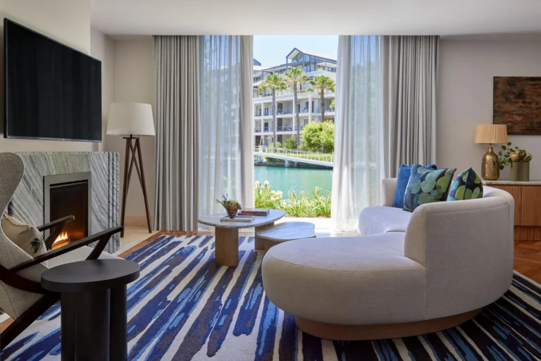 One-Bedroom Island Suite living room
