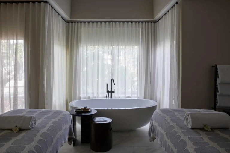 One&Only Spa treatment suite