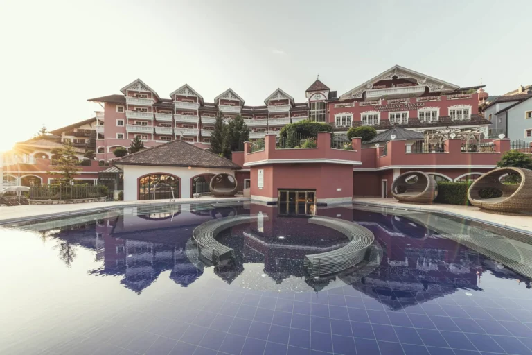 Cavallino Bianco Family Spa Grand Hotel exterior, Ortisei