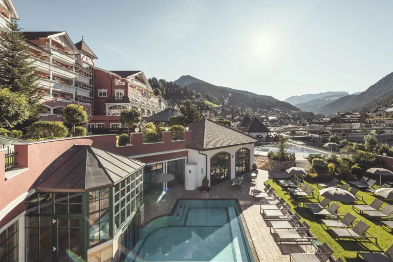 Cavallino Bianco Family Spa Grand Hotel exterior, Ortisei