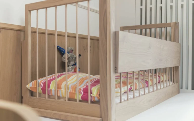 Child's cot in a family suite at Cavallino Bianco